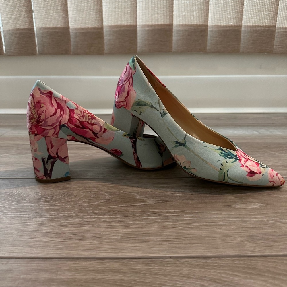 Selling expression floral heels